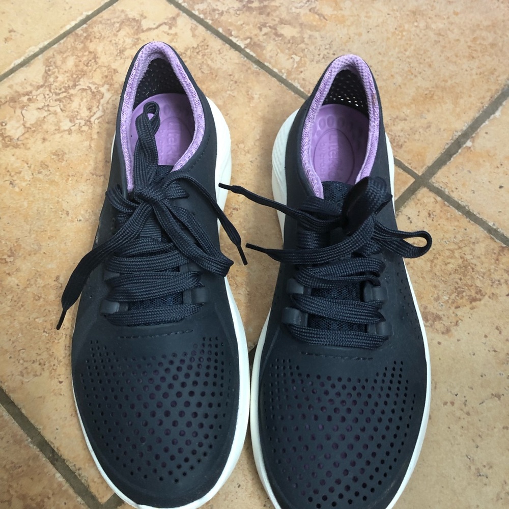Croc “ lite ride” brand sneakers. Size 9w. Excellent condition.